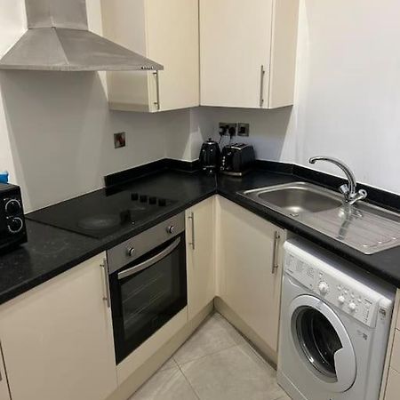 Modern 1 Bed Apartment In Salford 맨체스터 외부 사진