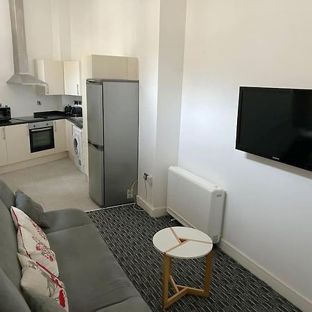 Modern 1 Bed Apartment In Salford 맨체스터 외부 사진