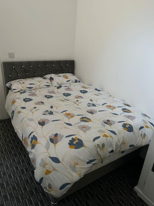 Modern 1 Bed Apartment In Salford 맨체스터 외부 사진