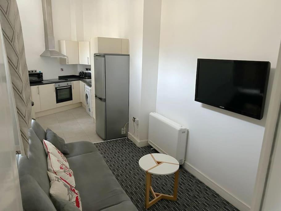 Modern 1 Bed Apartment In Salford 맨체스터 외부 사진